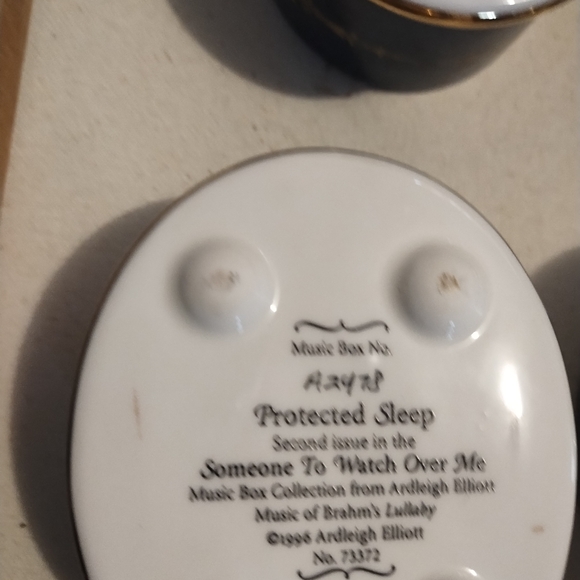 Ardleigh Elliott Porcelain Music Boxes 1990’s  Set Of 5 Oval With Lids Numbered. - Picture 14 of 16